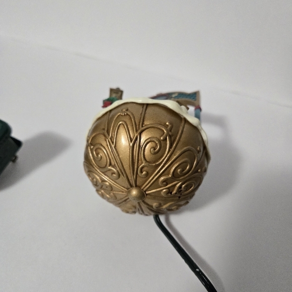 Carlton Cards Vintage Holiday Music Ornament with Lights "Holiday Waltz" - Picture 13 of 15